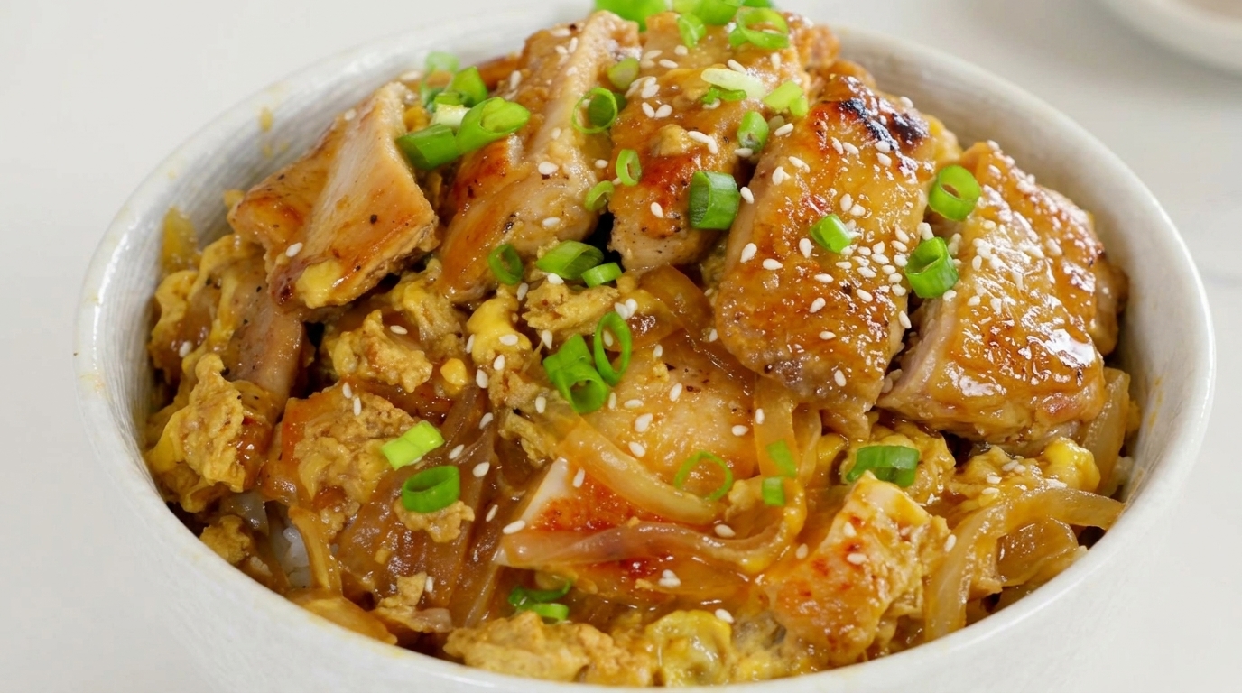 油なしでカリッと香ばしい！ふわとろ卵の絶品親子丼レシピ