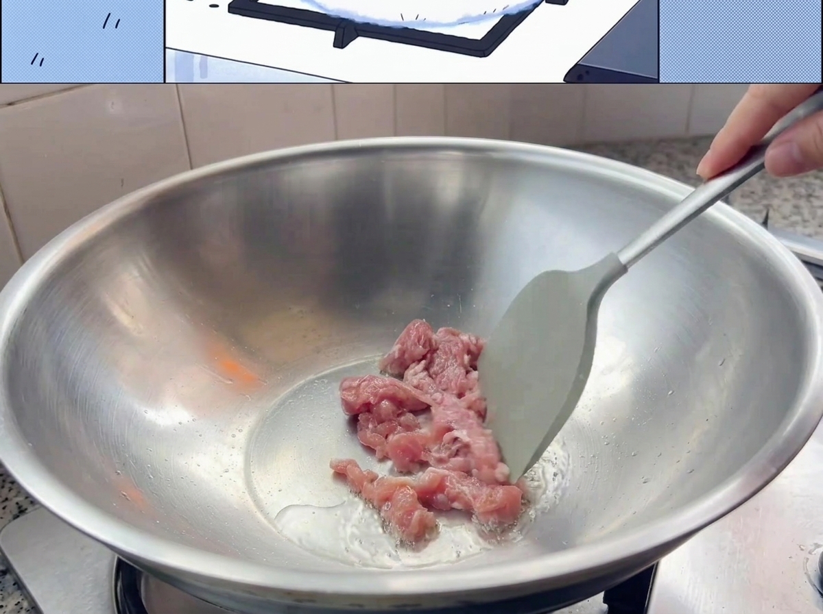 フライパンで豚肉を炒めている様子