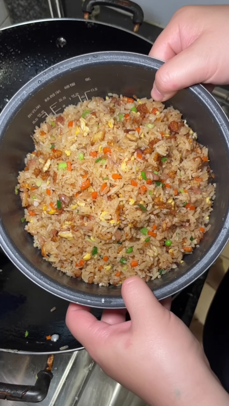 贅沢な雲丹炒飯（黄金うにチャーハン）