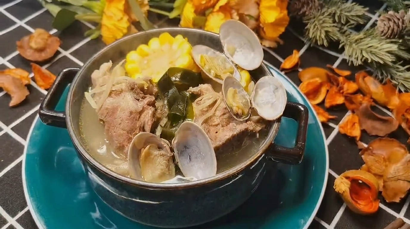 豚スペアリブとあさりの昆布スープ