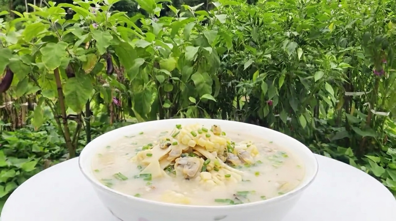 あさりとトウモロコシ、たけのこの旨味スープ