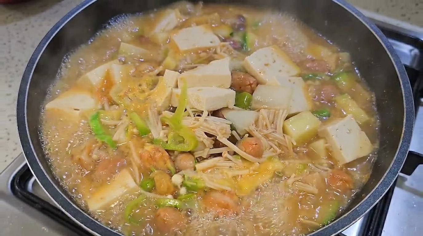 本格的なテンジャンチゲ（韓国風味噌チゲ）