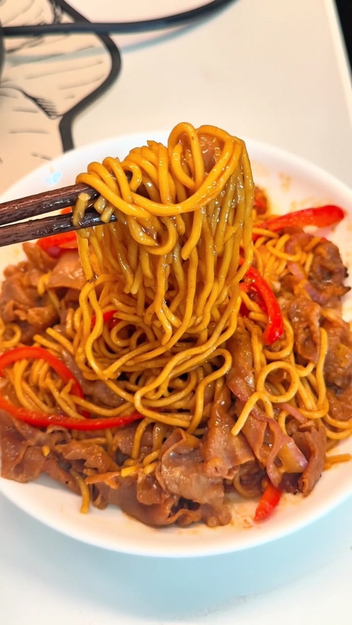 お店のような本格派！黒胡椒ビーフスパゲッティ