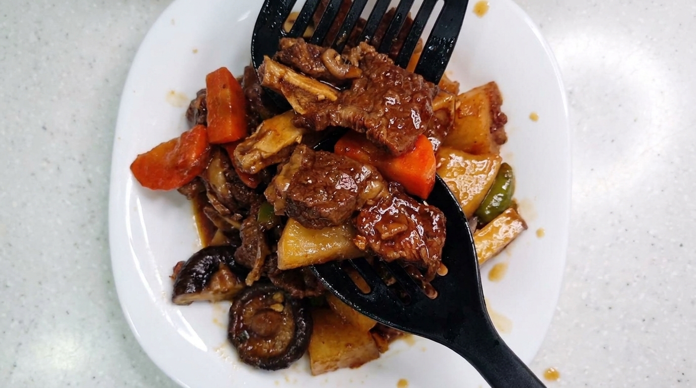 伝統の味：韓国風牛カルビの煮込み（カルビチム）