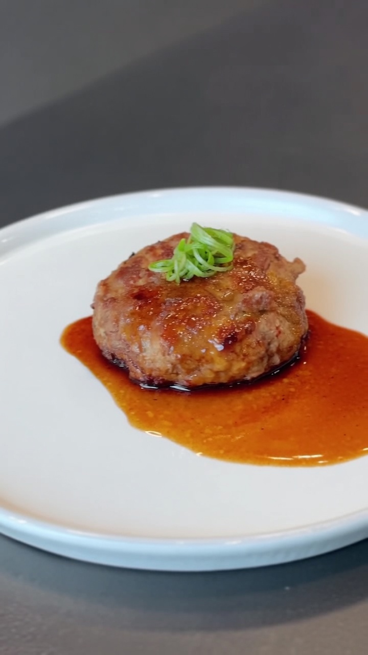 極上の家庭の味！ふっくらジューシーなハンバーグ