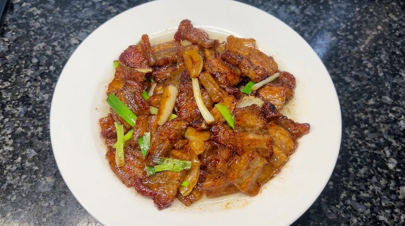 旨味たっぷりの醤油豚バラ肉炒め