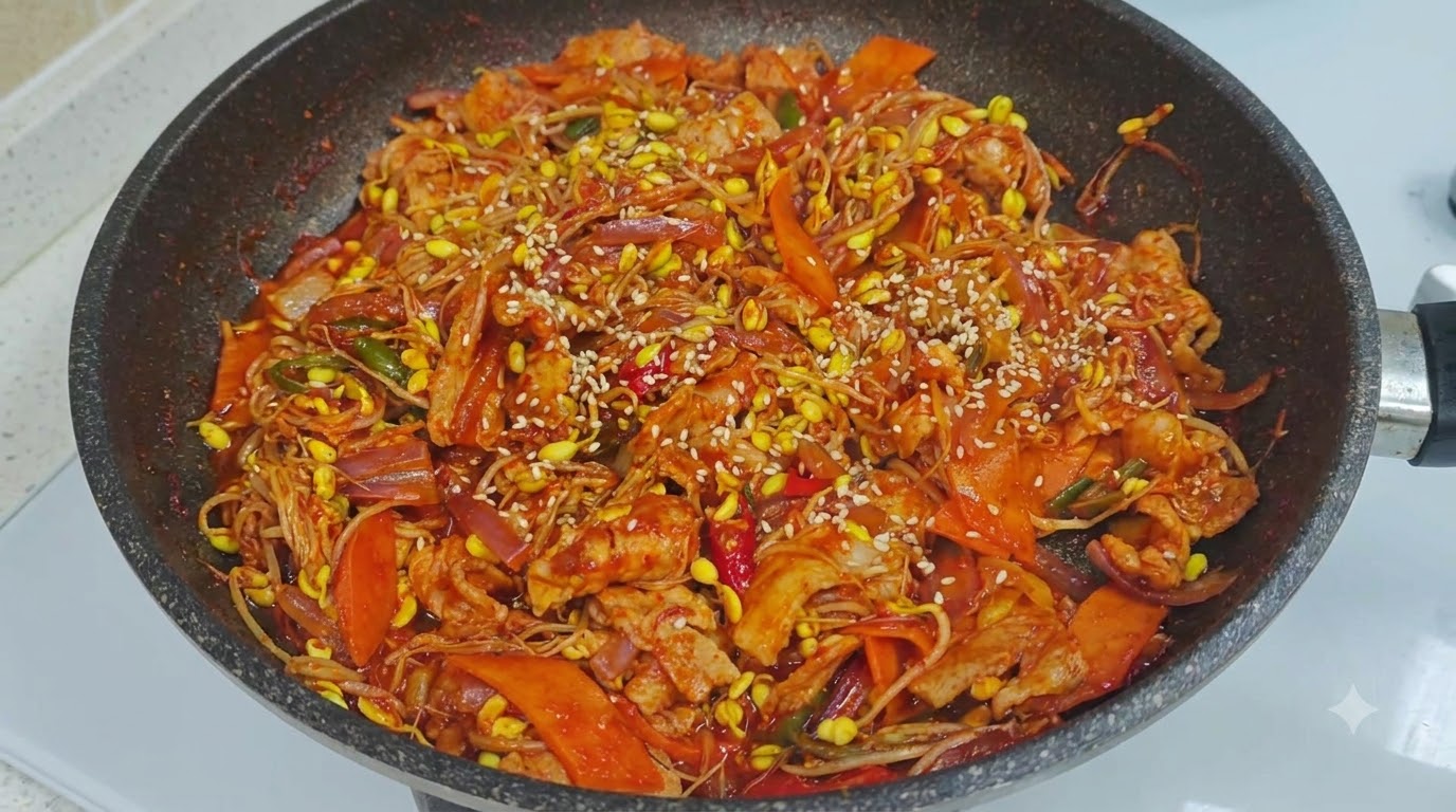 韓国風もやしと豚バラ肉のピリ辛炒め