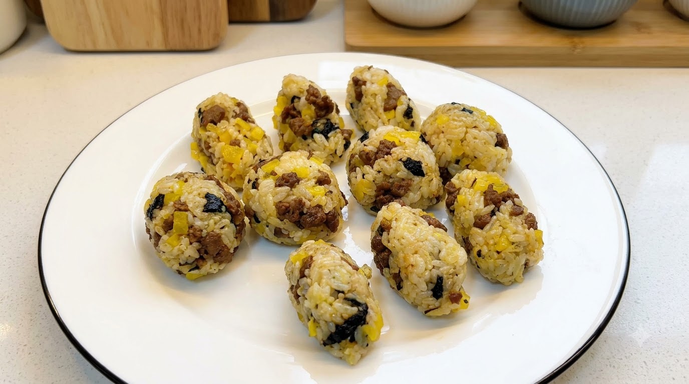 旨味あふれる牛肉と沢庵の韓国風おにぎり